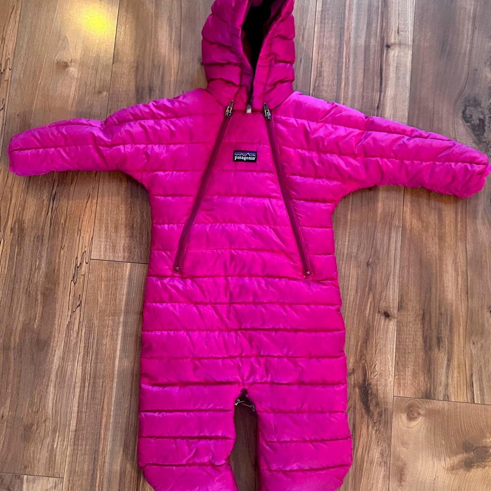 Patagonia down bunting / snowsuit 0-3 months